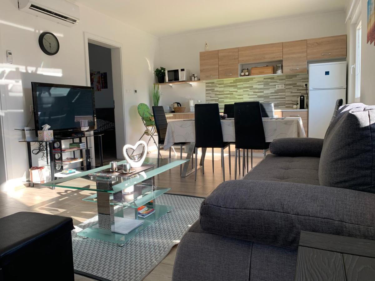 Fullhouse Apartmanhaz زاماردي المظهر الخارجي الصورة