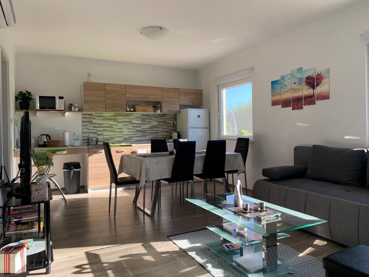 Fullhouse Apartmanhaz زاماردي المظهر الخارجي الصورة